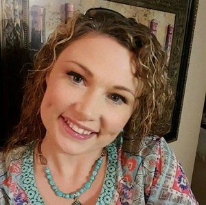 Meet your Posher, Leslie